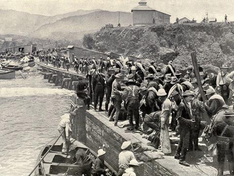 Tropas desembarcando 1898